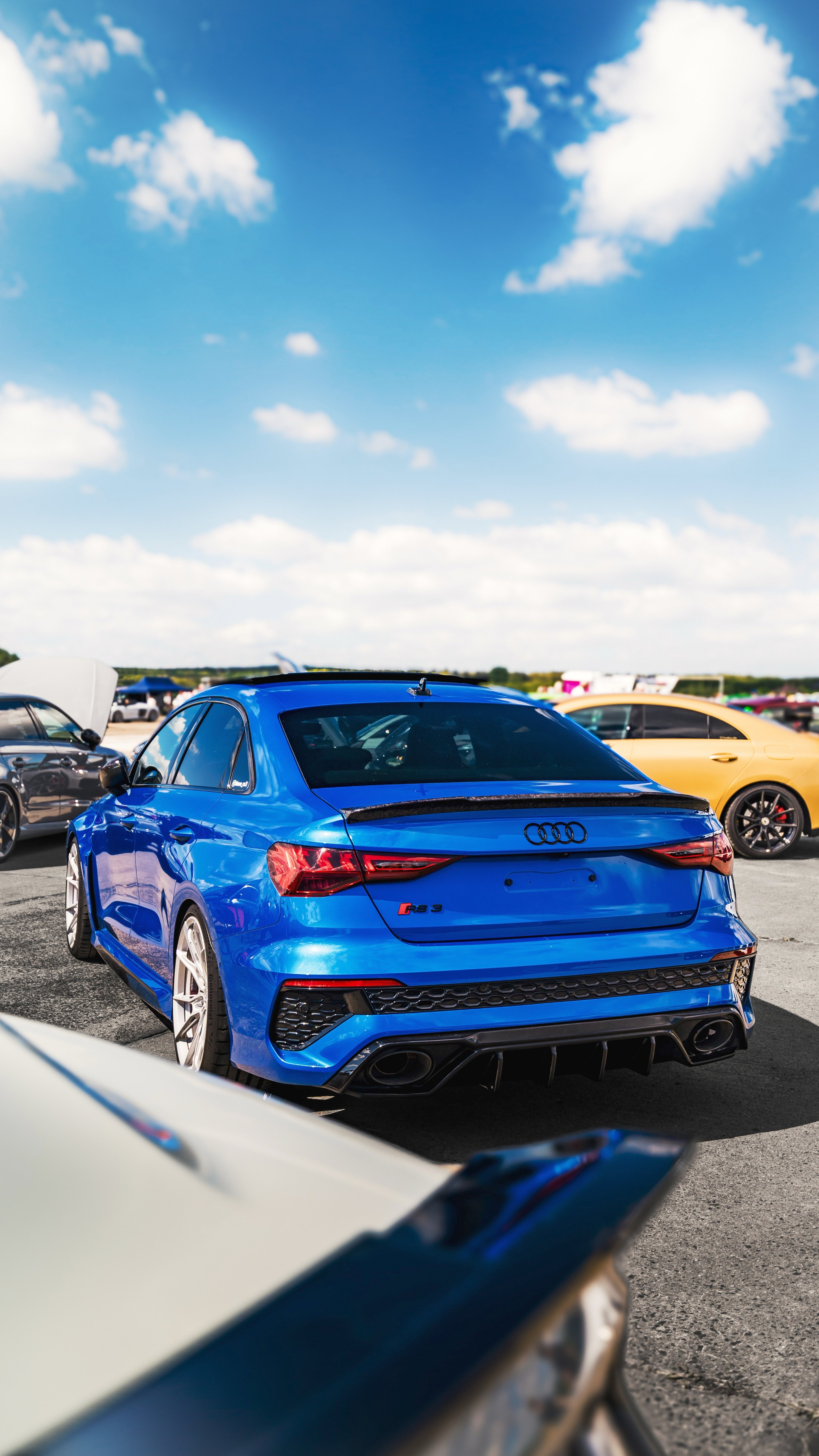 Blauer Audi auf der Show & Shine Meile